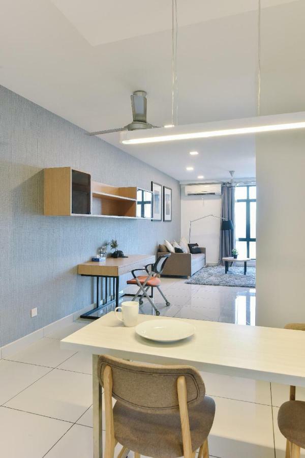 1 Tebrau Suites By Subhome Johor Bahru Buitenkant foto